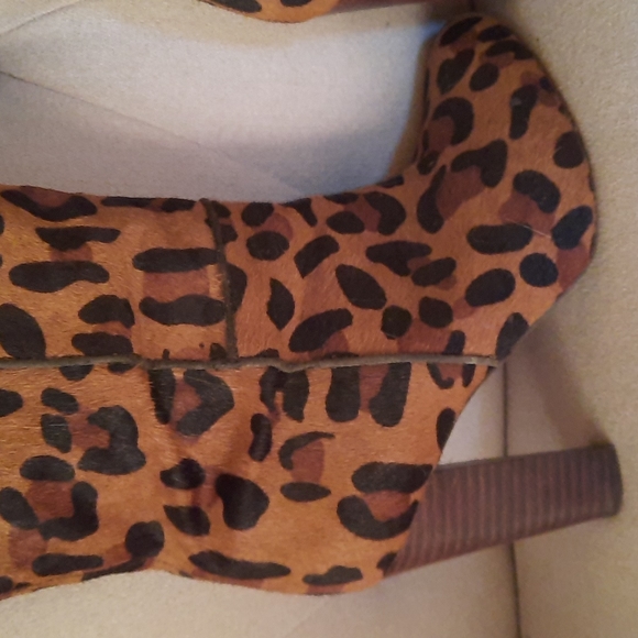 Knee high leopard boots - Picture 3 of 3